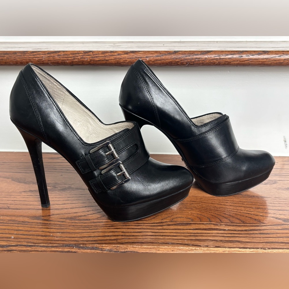 ✨Michael Michael Kors Black Pointed Toe Silver Buckle Heels✨ - Picture 6 of 11